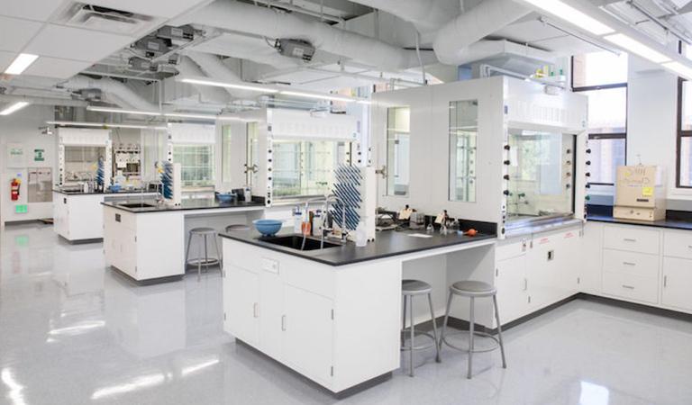 Interior of a Harvey Mudd Chemistry Lab.